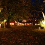 Tällbergsgården exteriör på kvällen, avstånd