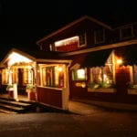 Tällbergsgården exteriör på kvällen