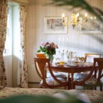 Svit med badkar och mysigt kök